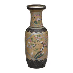 Grand vase Nankin en porcelaine polychrome avec décors pêches …