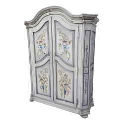 Armoire peinte blanc avec décor floral, dessus chapeau de …