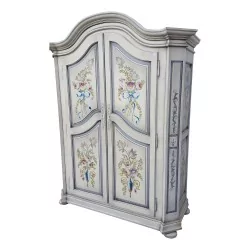 Armoire peinte blanc avec décor floral, dessus chapeau de …