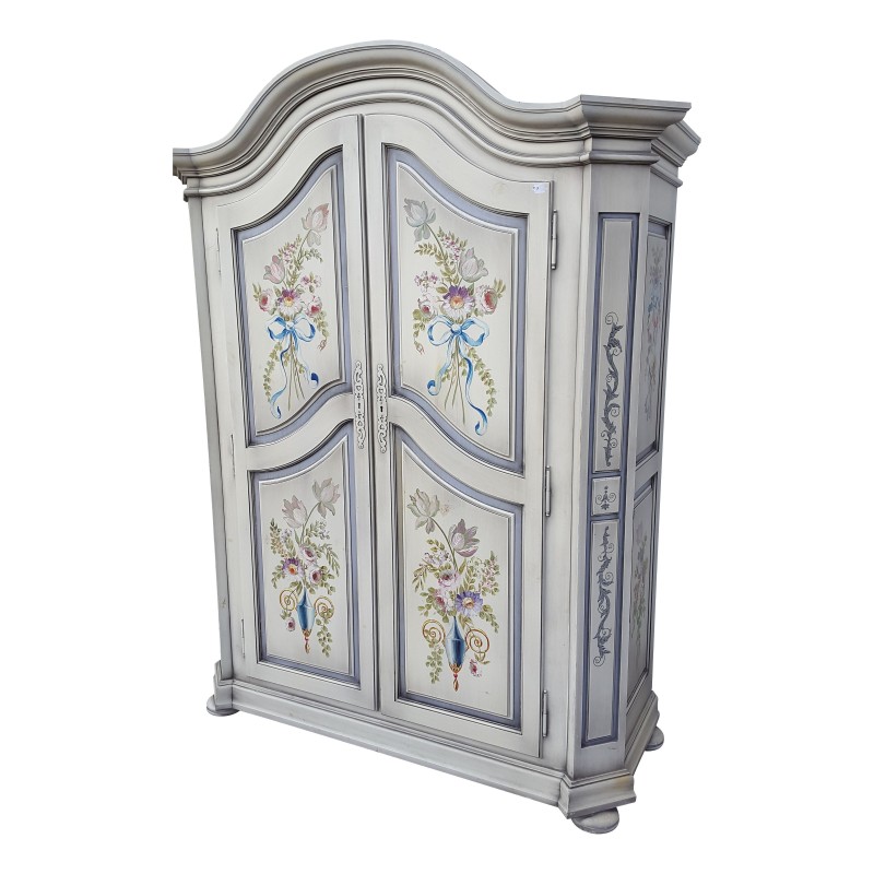 Armoire peinte blanc avec décor floral, dessus chapeau de … - Moinat - Armoires Armoire peinte blanc avec décor floral, dessus chapeau de … - Moinat - Armoires