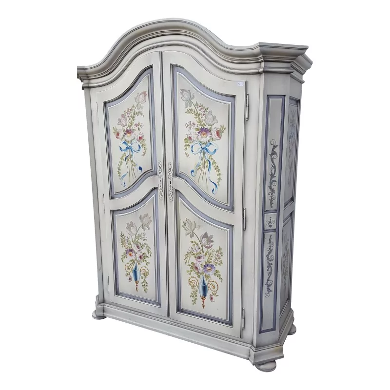 Armoire peinte blanc avec décor floral, dessus chapeau de … - Moinat - Armoires