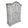 Armoire peinte blanc avec décor floral, dessus chapeau de … - Moinat - Armoires