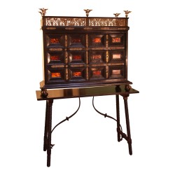 Cabinet Haute Epoque en ébène noirci avec écaille et …