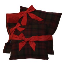 Ensemble composé d un plaid et de deux coussins