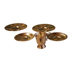 Lot comprenant 1 tasse, 2 sous-tasse et deux assiettes en …