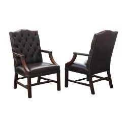 Paire de fauteuils en cuir brun de style Regency, dans