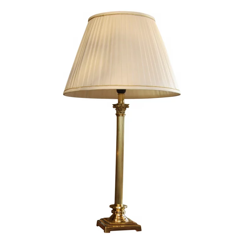 Lampe Marlborough en métal doré et abat-jour plissé. - Moinat - Lampes de table