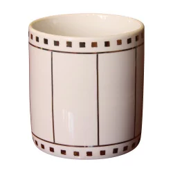 Round vase in white and white Florentine Manufacture porcelain