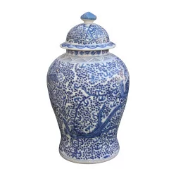 blau-weißer Kräutertopf „Fénix“ aus chinesischem Porzellan.
