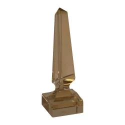 个雕刻玻璃水晶方尖碑。 20世纪