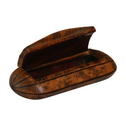 Box aus Ulmenholz und Ebenholzfilets, Innenseite aus Schildpatt