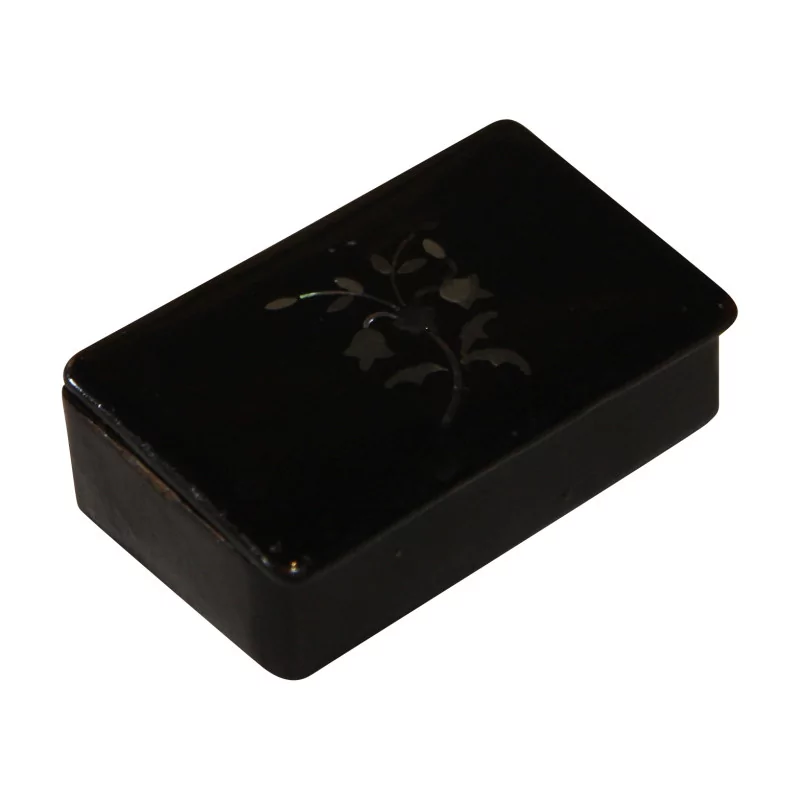 Black lacquered wooden box with mother-of-pearl flower decoration. 20th … - Moinat - Boxes, Urns, Vases