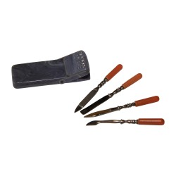 Bakelit-Box, blaues Maniküre-Set. 20. Jahrhundert