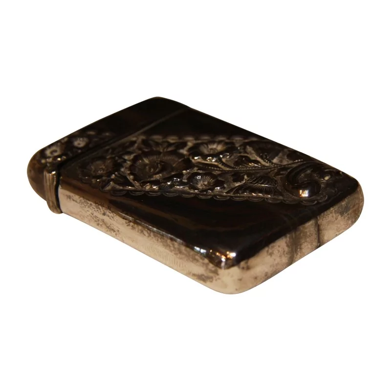 Boite en argent avec décor fleur et initiales sur autre face - Moinat - Argenterie