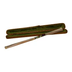 Mother-of-pearl cigarette holder in its leather case