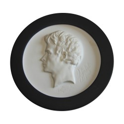 Médaillon en porcelaine de Meissen avec cadre en bois noir, …