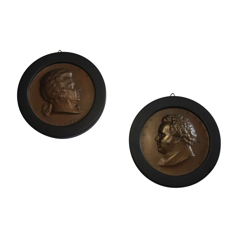 Pair of “Les Musiciens” medallions in burnished brass, with the … - Moinat - Decorating accessories