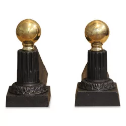 Ein Paar Bügelböcke aus Gusseisen und Bronze