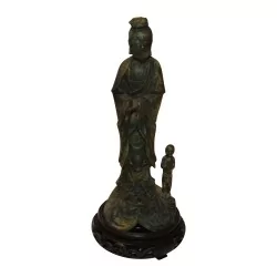 зеленовато-желтая бронзовая скульптура китайского божества на …