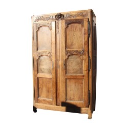 Louis-XV-Kleiderschrank mit profilierten Paneelen, ohne Gesims und …