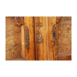 Armoire Louis XV à panneaux moulurés, sans corniche et sans …