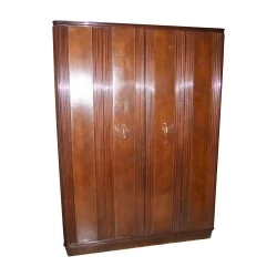 Armoire penderie Art-Déco avec portes en paravent. Vers 1920.