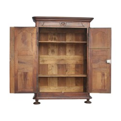Louis XIV Kleiderschrank in Nussbaum mit Kleedekor an der Tür und …