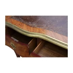 镶嵌着蝴蝶的 Louis XV Regency 写字台，…