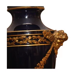 Lampe en porcelaine de Sèvres bleu et décors doré, avec …