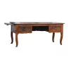 Grand table transformée en bureau, divers bois : noyer, sapin - Moinat - Bureaux plats