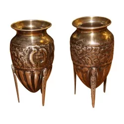 Paire de petites vasques en métal argenté sur 3 pieds. 20ème