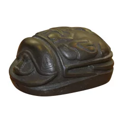 埃及装饰的乌木圣甲虫。 20世纪