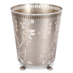 Papierkorb aus silber lackiertem Blech mit Blumendekor.