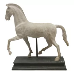Horse statuette in white stone on a base.