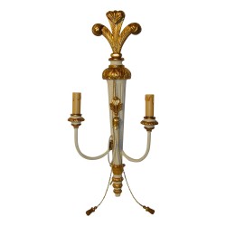 Applique Regency 2 lumières, en bois sculpté blanc et doré.