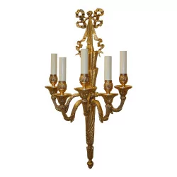 gedrehte Louis XVI-Wandlampe mit 5 gemeißelten vergoldeten Bronzelichtern.