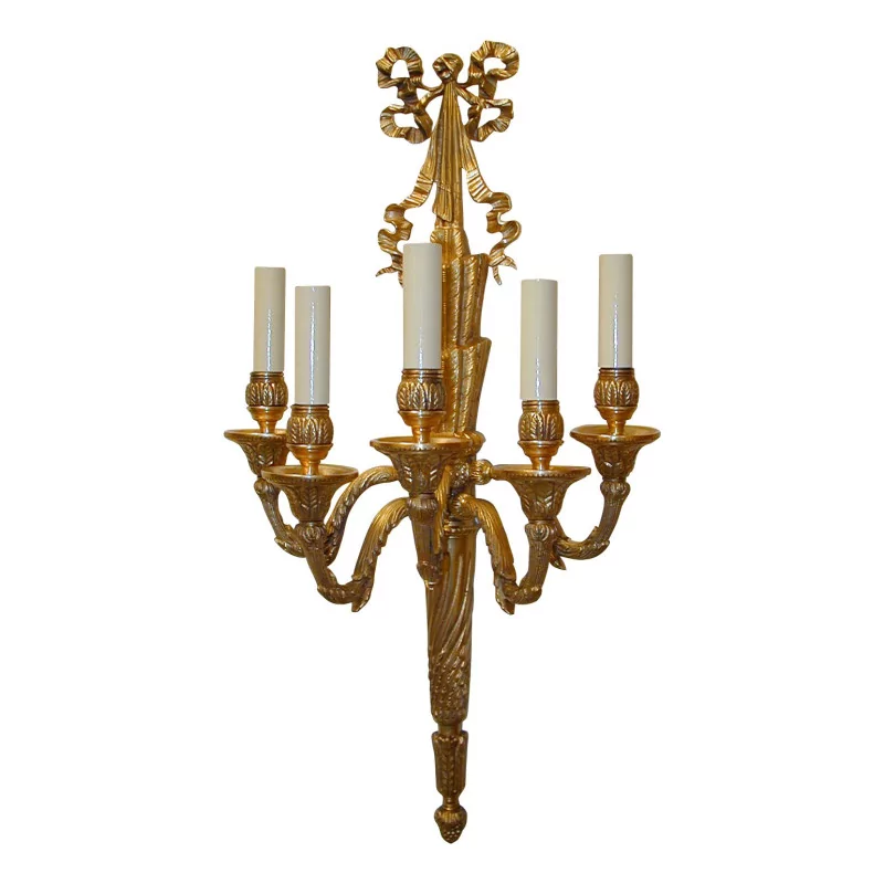 gedrehte Louis XVI-Wandlampe mit 5 gemeißelten vergoldeten Bronzelichtern. - Moinat - Wandleuchter