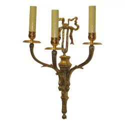 个路易十六时期的青铜壁灯，带 3 个灯。