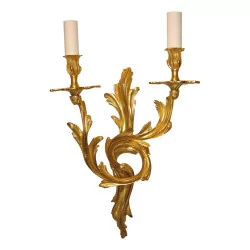 Louis XV-Wandlampe aus vergoldeter Bronze mit 2 Lichtern.