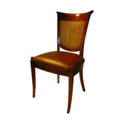 樱桃木修复椅子，皮革座椅和编织靠背。
