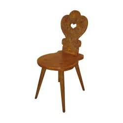 2 张 Scabelle 椅子，采用雕刻和锈蚀冷杉制成。 （每个 890 平方英尺）。