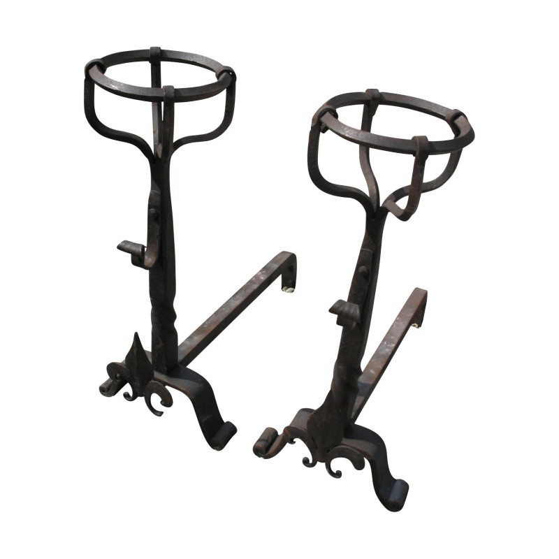 Pair of “Lys” large model andirons, in wrought iron. - Moinat - Firedogs, Andirons Pair of “Lys” large model andirons, in wrought iron. - Moinat - Firedogs, Andirons