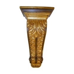 Small wall console in carved and gilded wood.