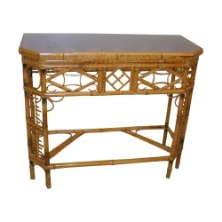 Console en bambou avec dessus en verre.