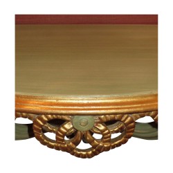 Petite console murale en bois peint en vert et doré.