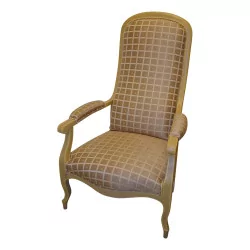 Voltaire-Sessel aus lackiertem Holz, mit gebrauchtem Stoff bezogen.