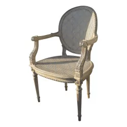 lackierter Louis XVI-Sessel mit Sitz und Rückenlehne aus Rohrgeflecht.