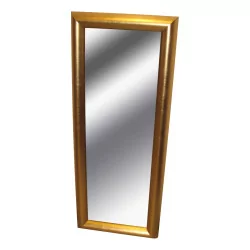 золотое прямоугольное зеркало.