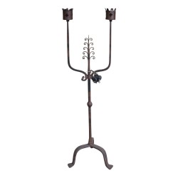 Lampadaire en fer forgé à 2 lumières.