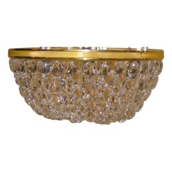 Deckenlampe aus Messing und Kristallen.